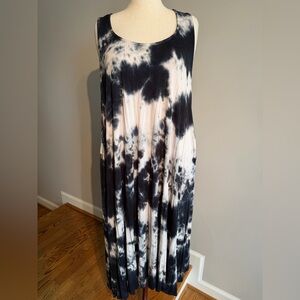 Torrid Super Soft Black/White/Gray Tie Dye Dress - Torrid Size 4 (26, 4X)